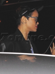 rihanna091612_14.jpg