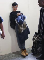 Rihanna2BRihanna2BArriving2BFlight2BLAX2Bu3-sjhVazDIx.jpg