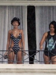 Rihanna2BRain2Bdoesn2Bt2Bruin2BRihanna2Bparty2Bspends2BjtQ7yS6ysdnx.jpg