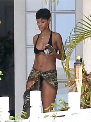Rihanna2BRihanna2Bin2BBarbados2BH3P-1j1ur4Ox.jpg