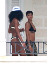 Rihanna2BRihanna2Bin2BBarbados2BJVzs3PnFnmlx.jpg