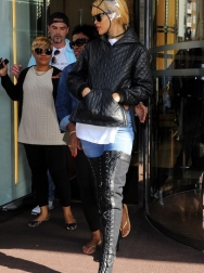 Rihanna2BRihanna2BLeaves2BLondon2BHotel2B01xRmemzXd0x.jpg
